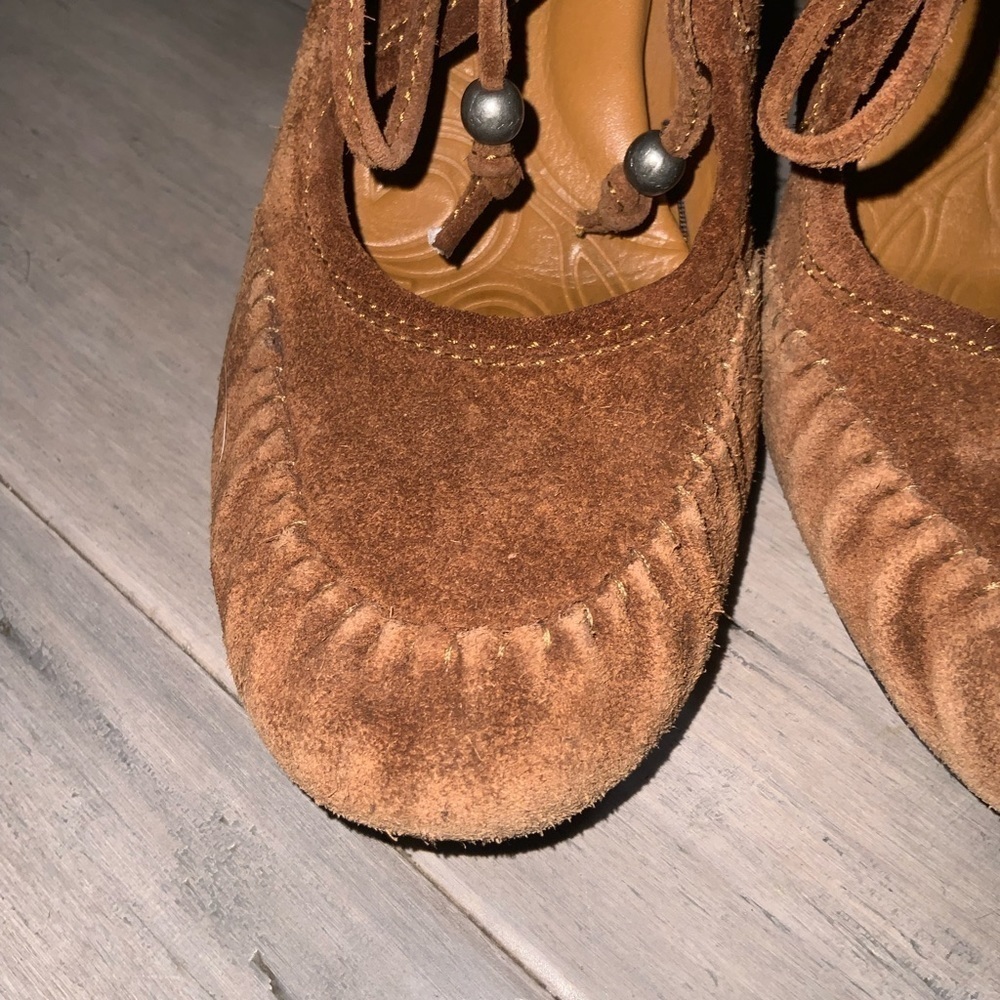 Born Brown Suede Fringe Moccasin Stacked 3” Heel Booties Size 7 Ex Condi… - Picture 5 of 16